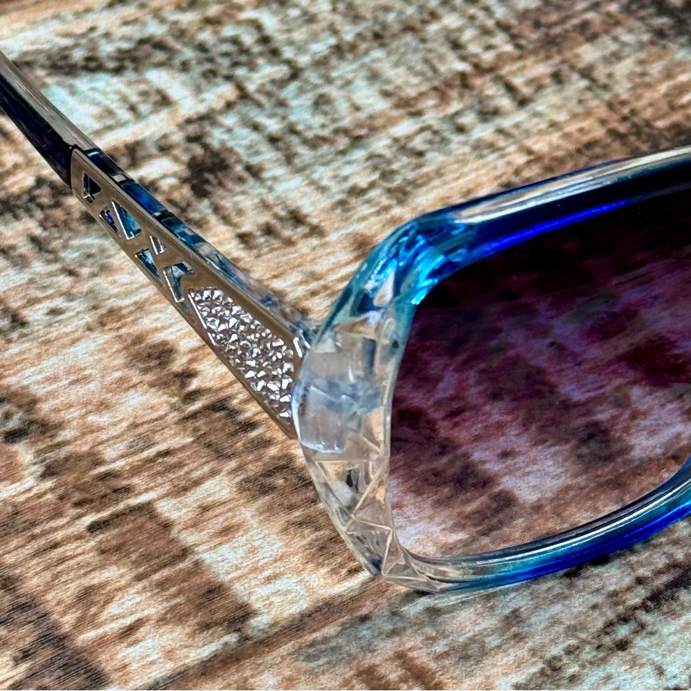 Women’s Blue Fashion Sunglasses & Case - Picture 4 of 15